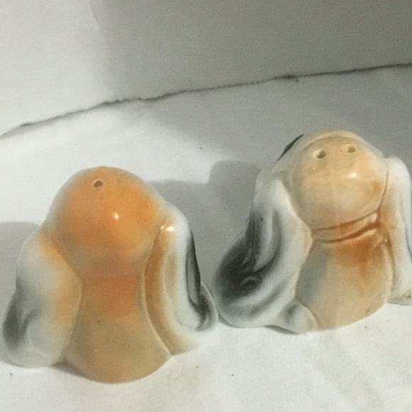 Vintage Basset hound dog salt and  pepper shakers , made in Taiwan- like new - Picture 3 of 7